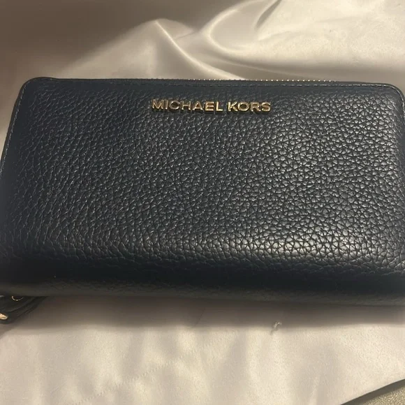 Michael Kors Wristlet wallet - Picture 2 of 6